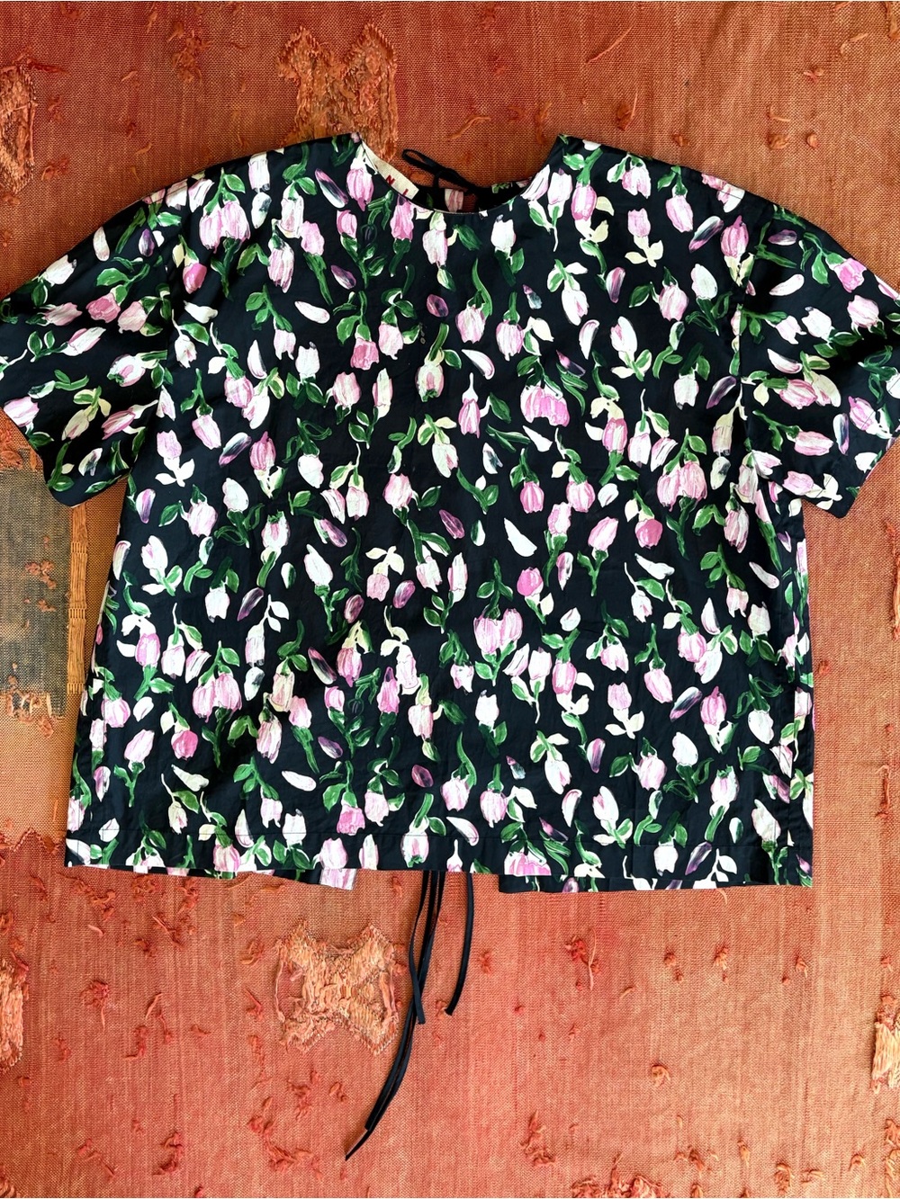 Marni Black Floral Tie Back Short Sleeve Top with Pink Tulip Print size 10 - Picture 3 of 8